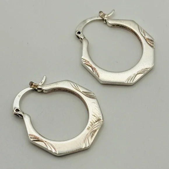 Vintage Sterling Silver Octagon Hoop Earrings – Engraved Leaf Design - Picture 5 of 8